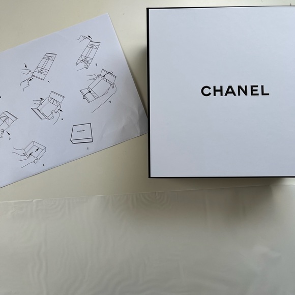 NEW Chanel Gift Box in Black & White for Handbags or Sunglasses and Jewelry - Picture 17 of 17